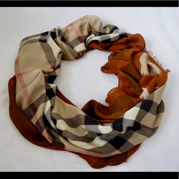 Burberry haymarket scarf - Picture 2 of 8